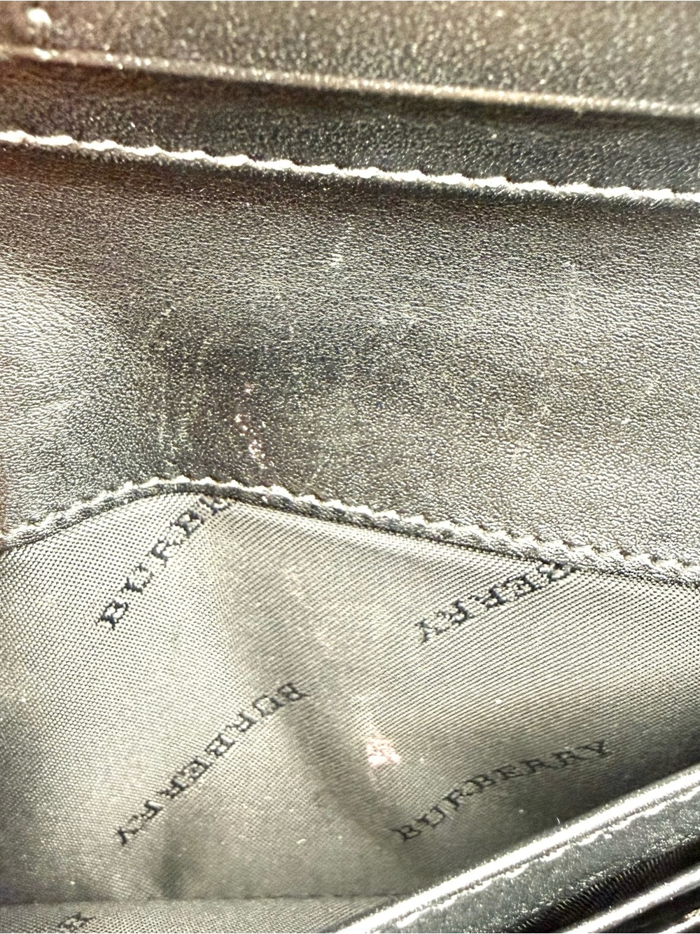 Burberry Embossed Pattern Black Leather Wallet | New Zipper Pull - Picture 12 of 16
